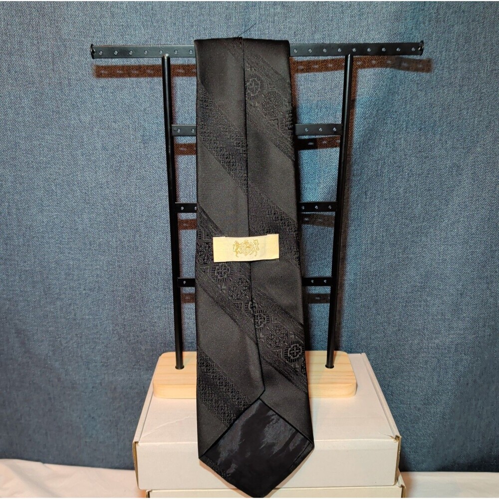 Vintage Black Jacquard Silk Necktie Wavy Geometric Stripe Heraldic Crest Tie - Picture 10 of 16